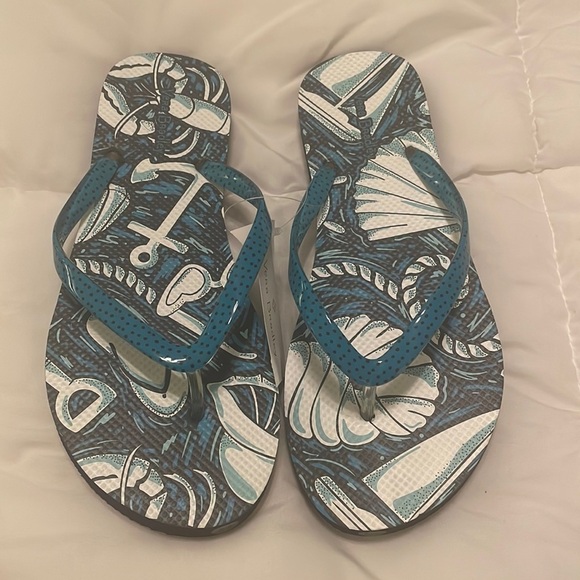 New Vera Bradley Flip Flops Shore Enough Medium size 7-8 - Picture 1 of 4